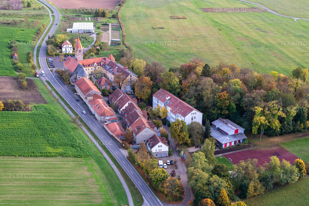 Luftbild: Gebäudekomplex des Mädchenpensionat Antonia-Werr-Zentrum im Kloster in Kloster St. Ludwig in Wipfeld im Bundesland Bayern in Deutschland. Foto: IMG_119438.jpg vom 25.10.2019 durch Werner Riehm/FLY-FOTO.de