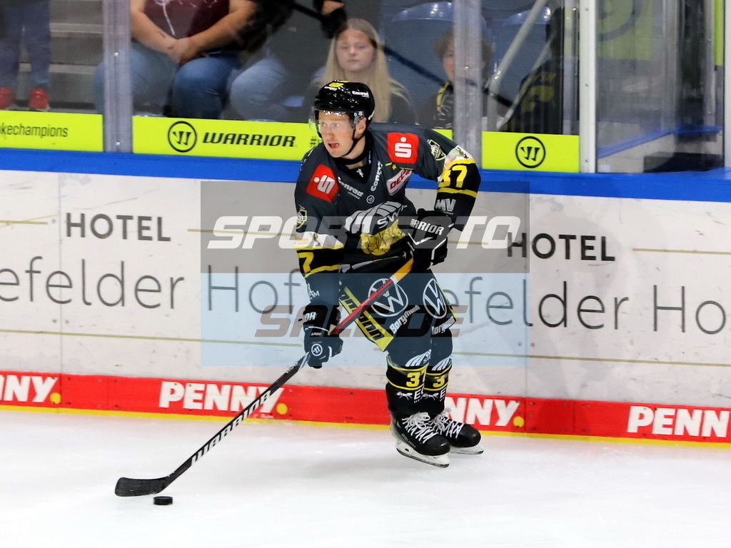 Max Newton - KEV | Max Newton - KEV - Realisiert mit Pictrs.com