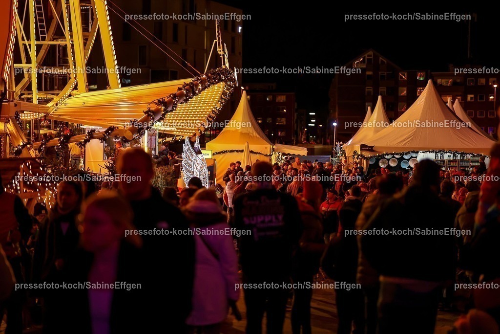 SEF17112401044 | 17.11.2024, xsefx, Köln, Pünktlich zur Vorweihnachtszeit öffnen die ersten Weihnachtsmärkte in Nordrhein-Westfalen. Eindrücke rund um den kölner Hafen-Weihnachtsmarkt am Schokoladenmuseum. 