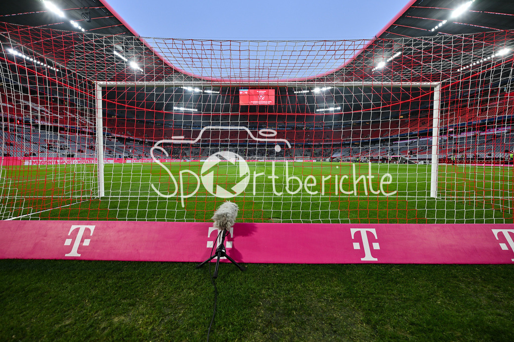 FC Bayern München - 1. FSV Mainz 05 | MUNICH, GERMANY - 14. DECEMBER: das zweite Sonntagsspiel der Bundesliga findet heute in München statt / Sybolbild / während dem Match zwischen den Augsburger Panthern und dem ERC Ingolstadt am 27. Spieltag der Penny DEL im Curt Frenzel Stadion / DFL REGULATIONS PROHIBIT ANY USE OF PHOTOGRAPHS AS IMAGE SEQUENCES AND/OR QUASI-VIDEO