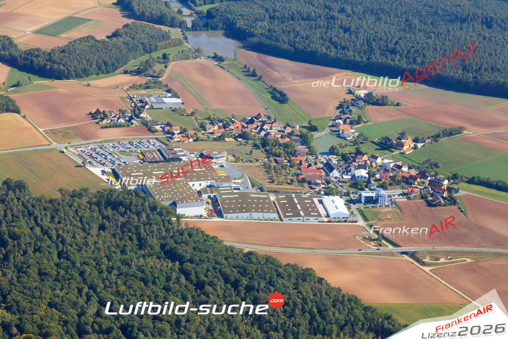 Die Luftaufnahme der Stadt Burgebrach wurde vom UL-Flugzeug heraus erstellt ( keine Drohne )- hohe Auflösung für beste Qualität