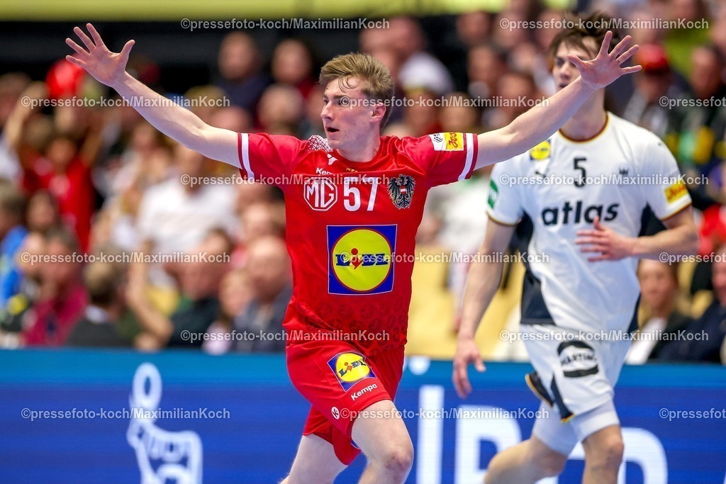 EHF15012602155 | 15.01.2026, Handball, Men's EHF EURO 2026, Deutschland - Österreich, Jyske Bank Boxen in Herning, Dänemark, Preliminary Round:  Jakob Nigg (Austria #57) jubelnd
