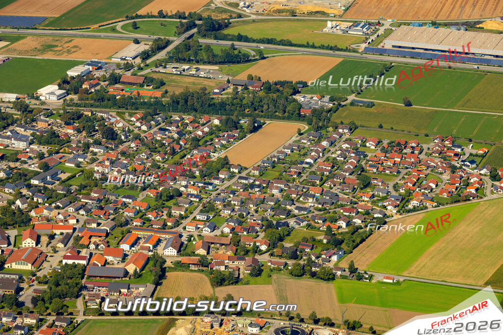 Das Luftbild zeigt :  Wallersdorf - Die Luftaufnahme wurde 2023 vom UL-Flugzeug aus erstellt ( keine Drohne ) - Hochauflösende Luftaufnahme - Für grossformatige Ausdrucke geeignet. Die Geschenkidee !Mit Lizenz und Bildrechte bestellbar