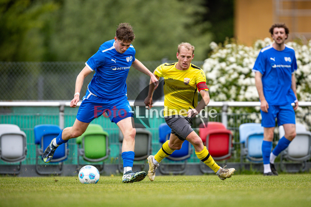 SV Bernried gegen SG TSV Schäftlarn / SC Baierbrunn | Fußball Herren A-Klasse Gruppe 5 Zugspitze 2025/26, SV Bernried gegen SG TSV Schäftlarn / SC Baierbrunn, 20250517,Zweikampf,2025-05-17 in Bernried (Sportgelände Bernried), Benedikt ISCHWANG (SV Bernried 6), Fabian KASTL (SG TSV Schäftlarn/SC Baierbrunn 10)Copyright: WolfgangxLindner www.foto-lindner.de