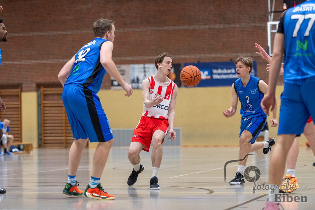 TSG Westerstede-Fortuna Logabirum | Basketball 2. Regionalliga; TSG Westerstede 2 (weiß)- Fortuna Logabirum (blau) am 12.12.2025 in Westerstede (Hössensportzentrum), Photo: Philip Eiben 2025 - Realisiert mit Pictrs.com