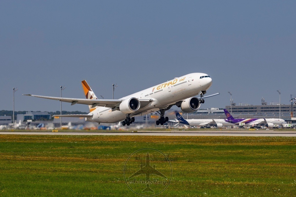 EY126-B77W-A6-ETA-MUC-AUH-20250815-1-topaz-sharpen | Browse breathtaking aviation photography and order high-quality prints from AviatoRay's gallery. Perfect for enthusiasts and collectors. - Realisiert mit Pictrs.com