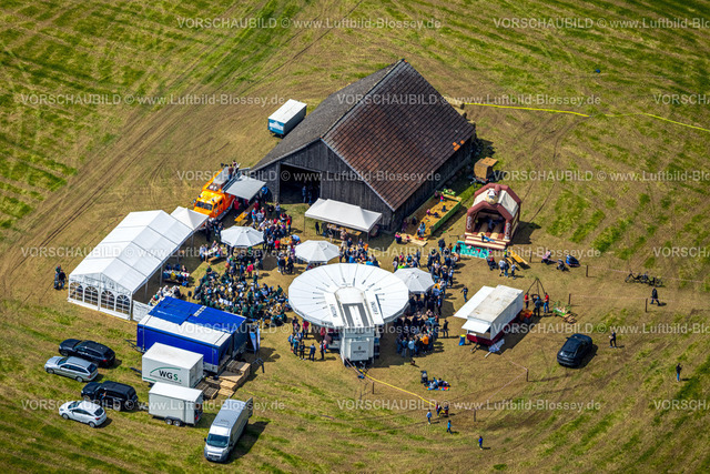 Sundern230504970Stockum | Luftbild, Stockumer Scheunengaudi, Festplatz mit Scheune Im Karweg, Stockum, Sundern, Sauerland, Nordrhein-Westfalen, Deutschland