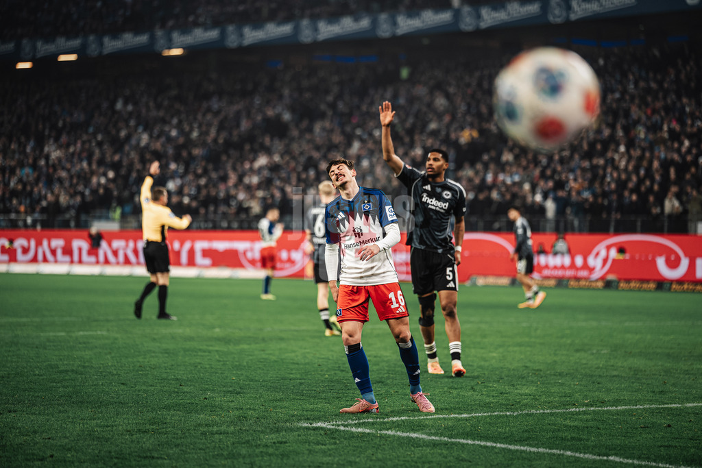Fußball | Männer | Saison 2025/2026 | 1. Fußball-Bundesliga | 15. Spieltag | Hamburger SV vs. Eintracht Frankfurt | 20.12.2025 | Giorgi Gocholeishvili (#16, HSV) ärgert sich