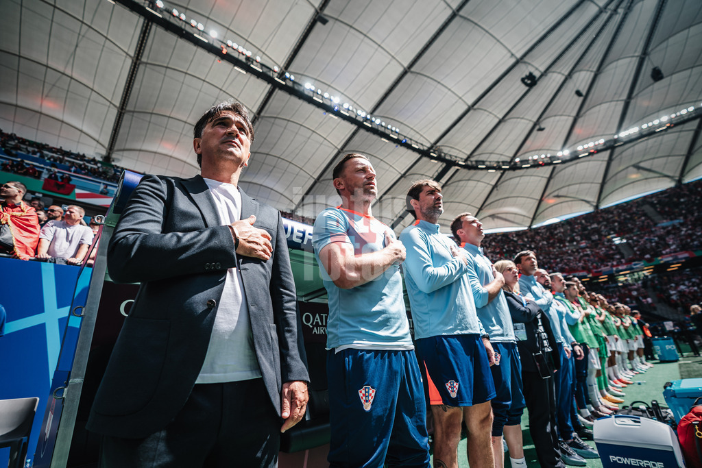 Fußball | Herren | UEFA-Fußball-Europameisterschaft 2024 | Gruppe B | Kroatien vs. Albanien | 19.06.2024 | Die Ersatzbank Kroatiens bei der Hymne, link Trainer Zlatko Dalic (Kroatien) und Ivica Olic