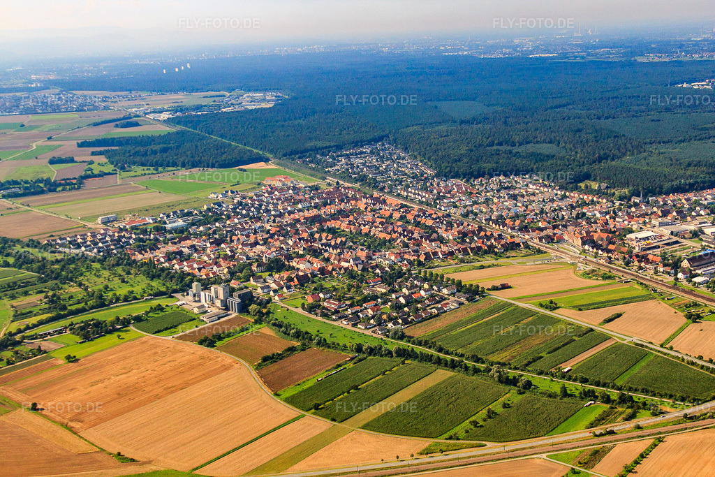 Luftbild: Ortsansicht von Nordosten im Ortsteil Friedrichstal in Stutensee im Bundesland Baden-Württemberg in Deutschland. Foto: IMG_33341.jpg vom 05.09.2010 durch Werner Riehm/FLY-FOTO.deAuflösung des Originals: 4752 x 3168 px