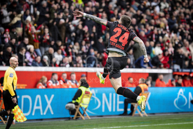 German Bundesliga, Bayer 04 Leverkusen vs. FC Bayern München, 14.03.2026 | LEVERKUSEN, GERMANY - MARCH 14:  Aleix Garcia (Bayer 04 Leverkusen, 24) celebrates scoring his team's first goal during the German Bundesliga match on gameday 26 between Bayer 04 Leverkusen vs. FC Bayern München at BayArena on March 14, 2026 in Leverkusen, Germany. DFL REGULATIONS PROHIBIT ANY USE OF PHOTOGRAPHS AS IMAGE SEQUENCES AND/OR QUASI-VIDEO.