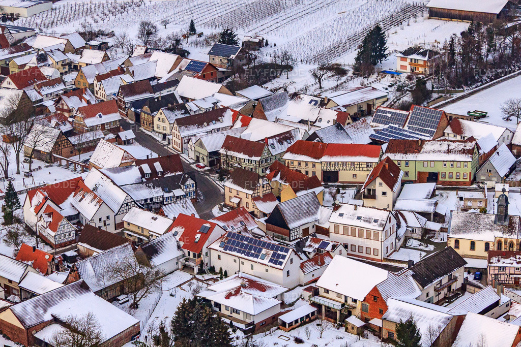 Luftbild: Haingasse x Hauptstraße bei Schnee in Dierbach im Bundesland Rheinland-Pfalz in Deutschland. Foto: IMG_23678.jpg vom 16.01.2010 durch Werner Riehm/FLY-FOTO.de