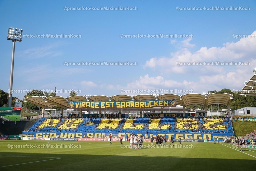 DFB15082501011 | 15.08.2025, Fußball, DFB-Pokal, 1. FC Saarbrücken - 1.FC Magdeburg, Ludwigsparkstadion, Saison 2025 2026: Choreo Choreografie Choreography Tribüne Feature   SB Allez SchriftzugDFB regulations prohibit any use of photographs as image sequences and or quasi-video.