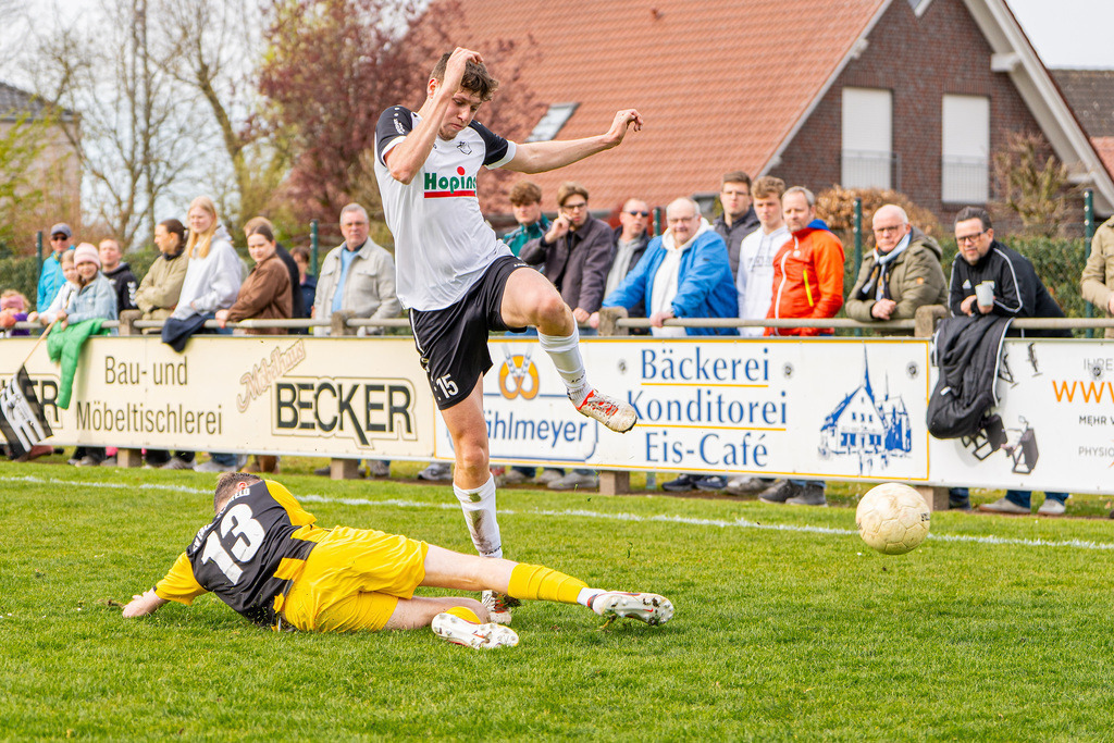 Fußball I Herren I Saison 2025-2026 I Kreisliga VEC I 22. Spieltag I SC SW Bakum - SV Falke Steinfeld I 23534 | jns.sportfotos - Realisiert mit Pictrs.com