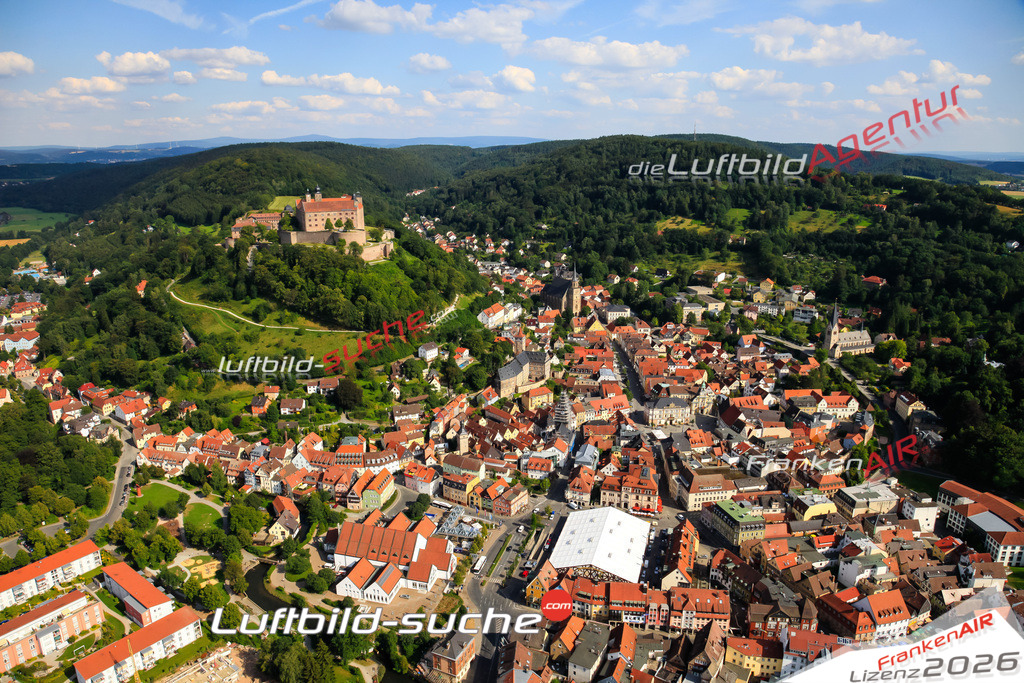 Die Luftaufnahme der Stadt Kulmbach wurde vom UL-Flugzeug heraus erstellt ( keine Drohne )- hohe Auflösung für beste Qualität