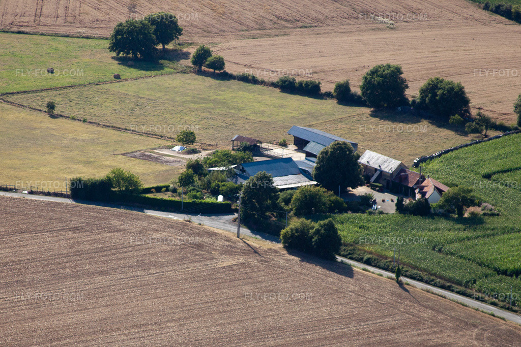 Aerial view: La Petite Franchaise (Apiculteur) in Coudrecieux in the state Sarthe, France.Photo: IMG_20150.jpg taken on 07/31/2009 by Werner Riehm/FLY-FOTO.comResolution of the original: 3735 x 2490 px