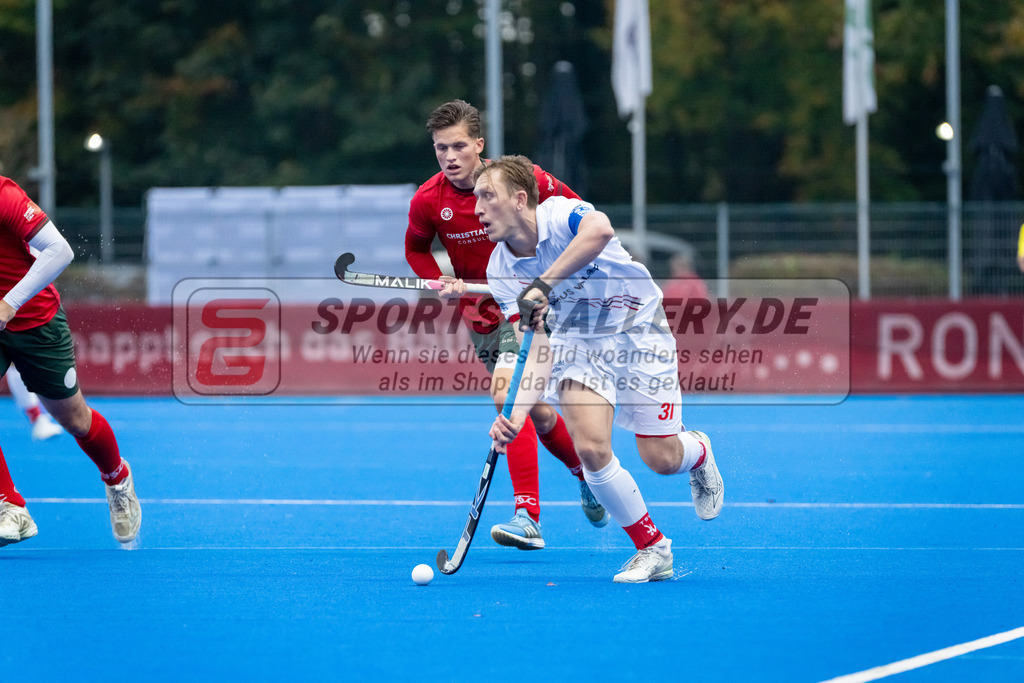 HK_20241102_108373 | 1. Bundesliga Herren Crefelder HTC - TSV Mannheim am 2.11.2024 CHTC Krefeld, Krefeld , Jacek Kurowski ( TSV Mannheim #31 ) , Julius Hayner ( Crefelder HTC #6 )
