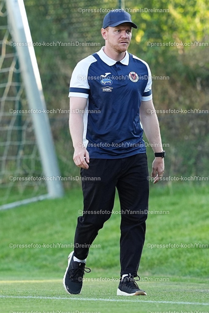 xYDR04072501056 | 04.07.2025, xydrx, Fußball, FC Viktoria Köln - SC Wiedenbrück, Testspiel, Trainingsplatz Pohlstadtsweg: Marian Wilhelm (Cheftrainer Viktoria Köln)