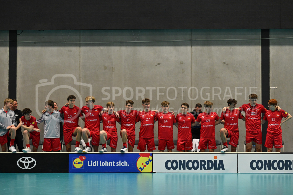 Switzerland B U19 vs Finland U19 - 2. February 2024 | Switzerland B U19 vs Finland U19
U19 Men International Matches in Switzerland
GoEasy Arena, Siggenthal Station
Players of Team Switzerland during the shoot out.
Credit: Markus Aeschimann | <a href="https://www.markus-aeschimann.ch">Sportfotografie Markus Aeschimann</a> | <a href="https://www.instagram.com/sportfotografie.aeschimann">@sportfotografie.aeschimann</a> - Realisiert mit Pictrs.com