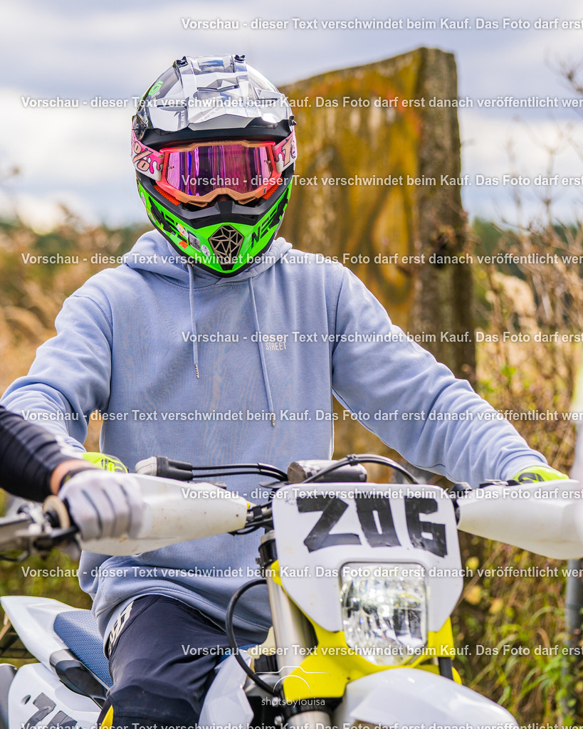 10_25_MCBernauerSchleife-6609 | Sportfotografin aus Berlin-Brandenburg mit Fokus auf Motocross. Ich halte deine sportliche Leistung und echte Emotionen auf und neben der Strecke professionell fest. Entdecke die Fotos von deinem Rennen und bestelle sie direkt hier im Shop.