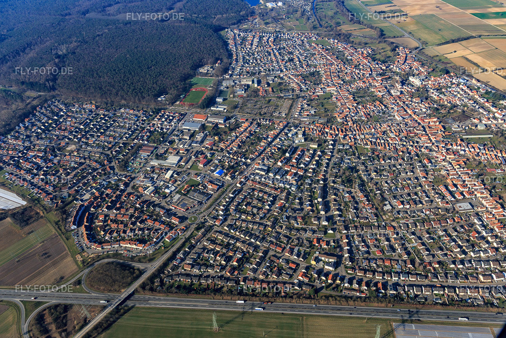 Stadtübersicht aus Osten | Luftbild: Stadtübersicht aus Osten in Rülzheim im Bundesland Rheinland-Pfalz in Deutschland. Foto: IMG_125723.jpg vom 02.03.2021 durch Werner Riehm/FLY-FOTO.de - Realisiert mit Pictrs.com