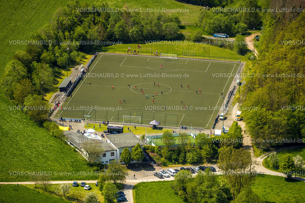 Sundern230505068 | Luftbild, Sportplatz des SSV 1928 Allendorf mit Fußballspiel, Allendorf, Sundern, Sauerland, Nordrhein-Westfalen, Deutschland