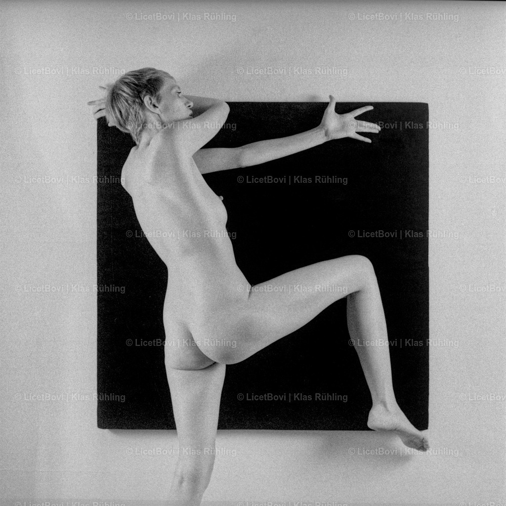 Das schwarze Quadrat | Edited negative scan of HP Delta 400 developed in CaffenolFrom the series "The black square", 2021With BlodysnoopyRecommended material: Alu-Dibond, Canvas - Realisiert mit Pictrs.com