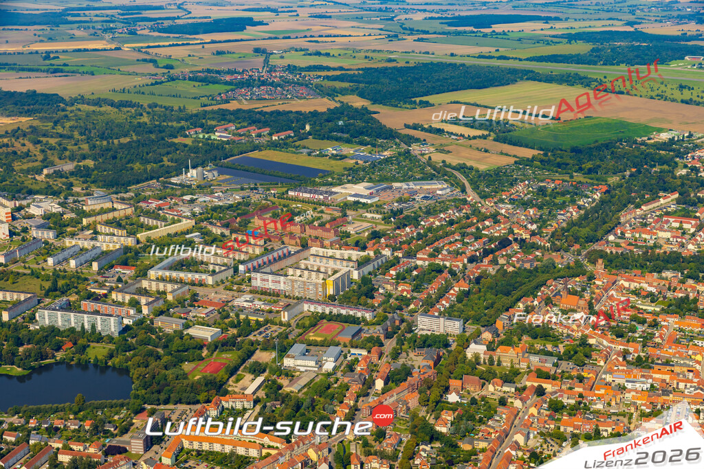 Luftbild der Stadt Stendal - Die Luftaufnahme wurde 2025 vom UL-Flugzeug heraus erstellt ( keine Drohne ) - Hochauflösende Luftaufnahme - für professionelle Ausdrucke geeignet. Die Geschenkidee !Hier alle&nbsp;Infos zur Lizenzierung der LuftaufnahmeWir fliegen auch dieses Jahr wieder in Ihre Region um Luftbilder zu erstellen.- Luftbild anfragen