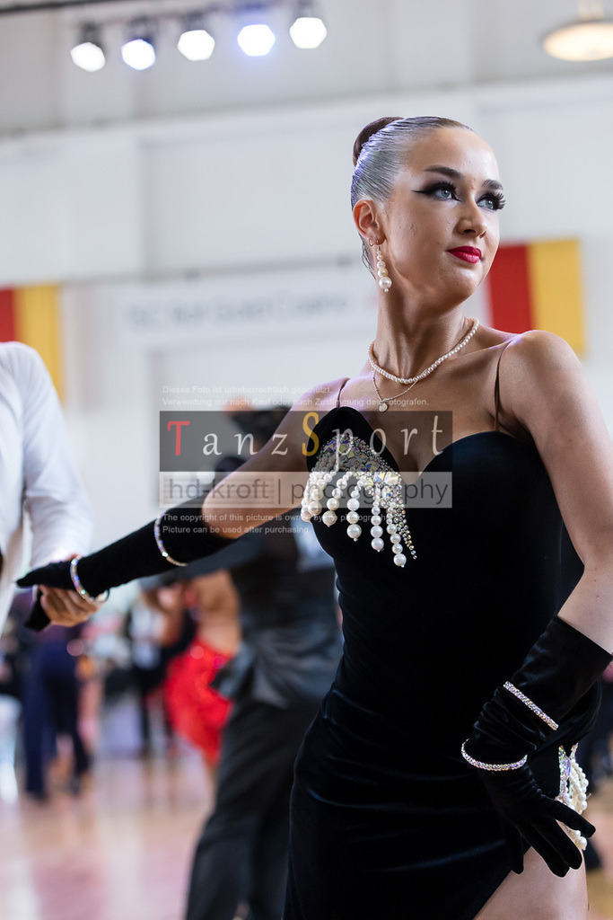 20240616_D-Cup-HGR-Latein_2686 | Tanzsportbilder, Standardtanz, Lateintanz, WDSF, DTV, LTVB, dancecomp, goc, hessen tanzt, blaues band der spree, walzer, tango, wiener walzer, slowfox, quickstepp, samba, rumba, cha-cha-cha, paso doble. jive, hd-kroft photography, turniertanzsport