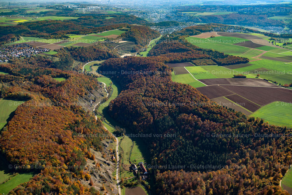 3704679 | WIPPINGEN 16.10.2017 Forstgebiete in einem Waldgebiet  in Wippingen im Bundesland Baden-Württemberg, Deutschland // Forest areas in  in Wippingen in the state Baden-Wuerttemberg, Germany Foto: Gerhard Launer
