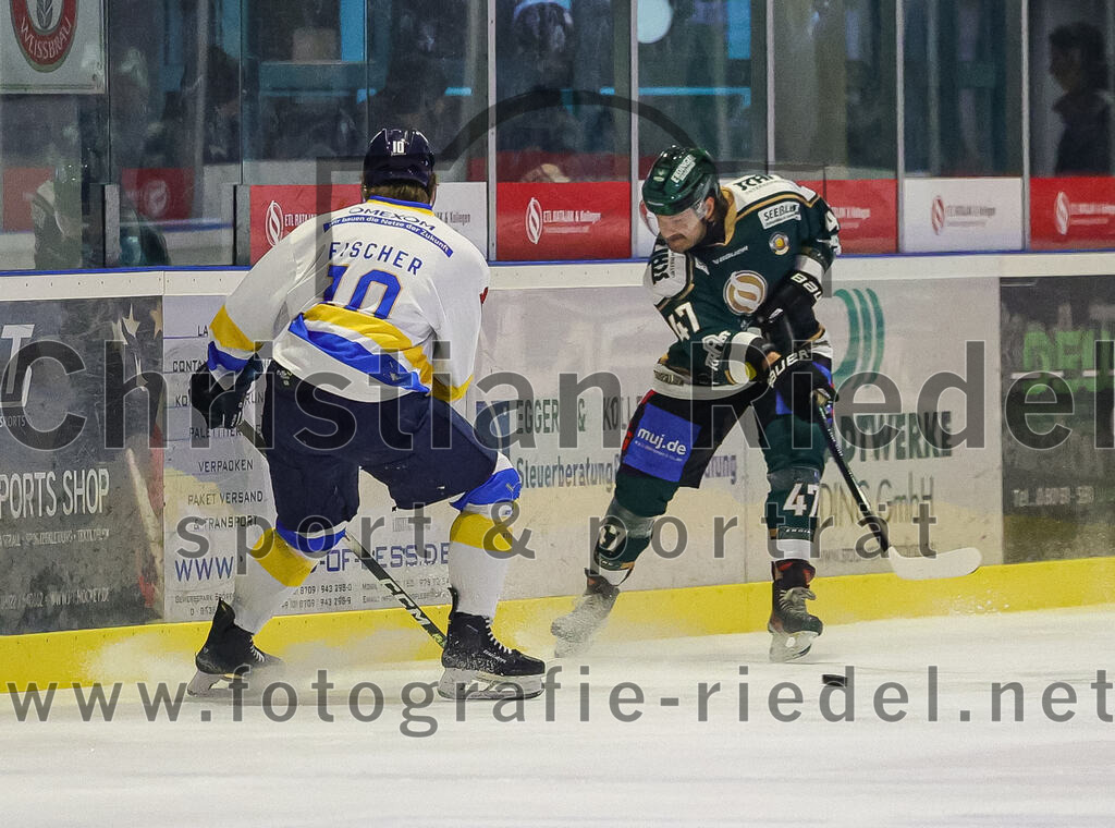 2026-01-09_039_TSV_Erding_gegen_Stuttgart_Rebels | Erding, Deutschland, 09.01.2026:Eishockey, Oberliga Süd 2025 / 2026, 35. Spieltag, TSV Erding gegen Stuttgart Rebels, Endergebnis: Calvin Fischer (Stuttgart Rebels, #10), Marco Pfleger (Erding Gladiators, #47)Foto: Christian Riedel / fotografie-riedel.net