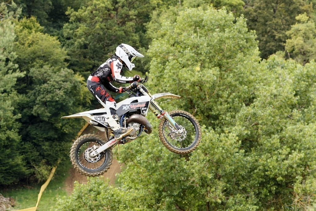 Motocross_Gerstetten_250802_6573 | Fotopresso – Sportfotografie in Heidenheim & Umgebung. Professionelle Sportfotografie für unvergessliche Momente. Dynamische Action-Shots, emotionale Szenen & hochwertige Bilder. - Realisiert mit Pictrs.com