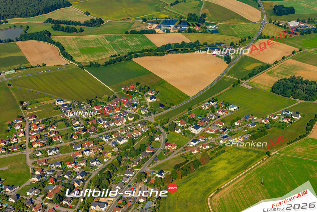 Das Luftbild zeigt :  Schmidgaden - Die Luftaufnahme wurde 2024 vom UL-Flugzeug aus erstellt ( keine Drohne ) - Hochauflösende Luftaufnahme - Für grossformatige Ausdrucke geeignet. Die Geschenkidee !Mit Lizenz und Bildrechte bestellbar