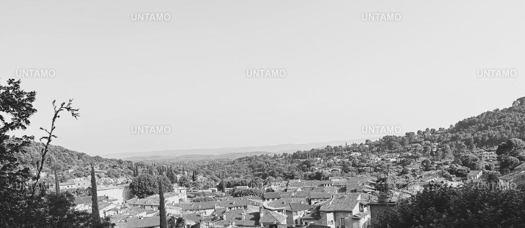 Über den Dächern von CortignacSW | untamo - Realisiert mit Pictrs.com