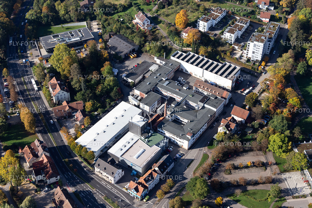 Bürogebäude des Verwaltungs- und Geschäftshauses Jobcenter Landkreis Esslingen Standort Nürtingen in ehemaliger Fabrik am Galgenberg und Surf und Sportshop Schumacher | Luftbild: Bürogebäude des Verwaltungs- und Geschäftshauses Jobcenter Landkreis Esslingen Standort Nürtingen in ehemaliger Fabrik am Galgenberg und Surf und Sportshop Schumacher in Nürtingen im Bundesland Baden-Württemberg in Deutschland. Foto: IMG_119250.jpg vom 14.10.2019 durch Werner Riehm/FLY-FOTO.de - Realisiert mit Pictrs.com