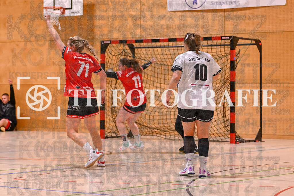 GER, SG Maulburg/Steinen - HSG Dreiland, Frauen-Handball, Oberliga Suedbaden, 3. Spieltag, Saison 2024/2025, 12.10.2024 | Sabrina Gruber (SG Maulburg/Steinen, #71) und Laura Traeber (SG Maulburg/Steinen, #11) jubelt ueber den entscheidenden Treffer. Im Bild rechts Tina Wollschlaeger (HSG Dreiland, #10)GER, SG Maulburg/Steinen - HSG Dreiland, Frauen-Handball, Oberliga Suedbaden, 3. Spieltag, Saison 2024/2025, 12.10.2024Foto: TH Fotografie/Thomas Hess