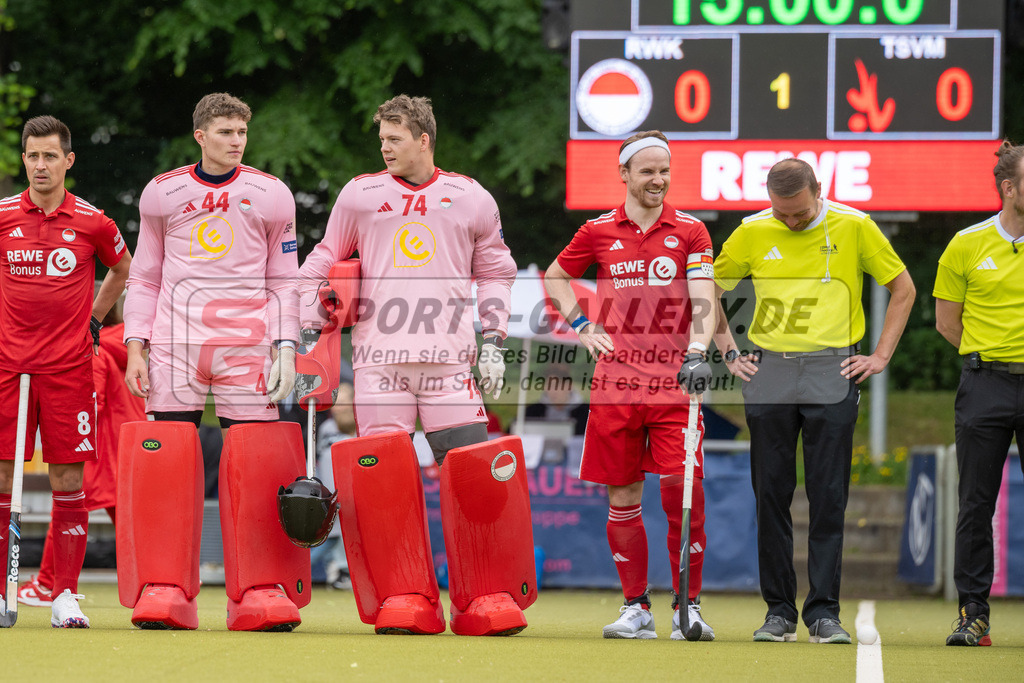 SFE_20250524_0013 | Köln, Deutschland, 24.05.2025:  Hockey 1. Bundesliga Herren Rot-Weiss Köln - Mannheimer THC im KTHC Stadion Rot-Weiss Köln Tennis and Hockey Club am 24.05.2025 in Köln, Deutschland. (Foto von Stephan Fehrmann)Köln, Germany, 24.05.2025: Hockey 1. Bundesliga Herren Rot-Weiss Köln - Mannheimer THC in KTHC Stadion Rot-Weiss Köln Tennis and Hockey Club at 24.05.2025 in Köln, Deutschland. (Foto from Stephan Fehrmann)