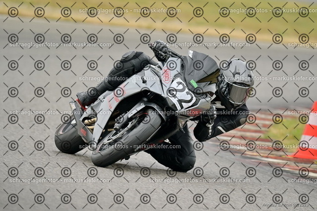 25bt05-0605 | markuskiefer.com - Realisiert mit Pictrs.com