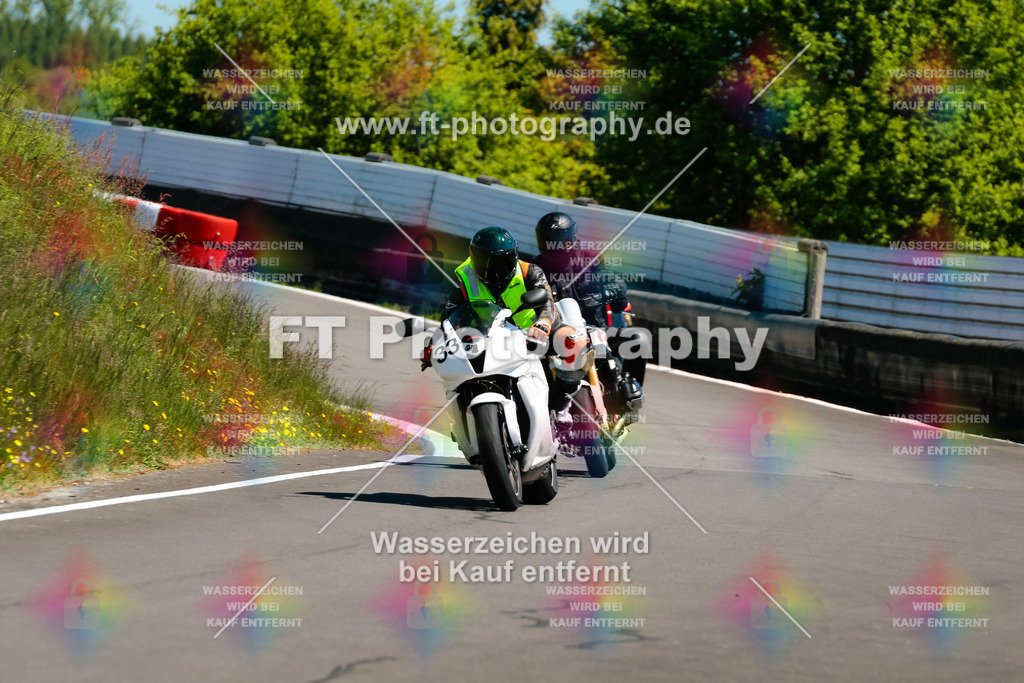 Moto-TeamOBK-22221 | Hier findet Ihr Bilder von Touristenfahrten auf der Nürburgring Nordschleife oder von anderen Veranstaltungen die ich besucht habe. Viel Spass beim Durch Schauen 