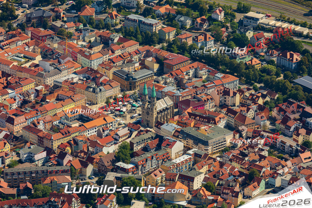 Marktplatz Meiningen Bild- Das Luftbild wurde 2025 vom UL-Flugzeug heraus erstellt ( keine Drohne bzw. Drohnenaufnahme ) - Hochauflösende Luftaufnahme -Nicht vergleichbar mit Google Maps oder Satelittenbilder- Die Geschenkidee !Mit Lizenz und Bildrechte bestellbar - CC
