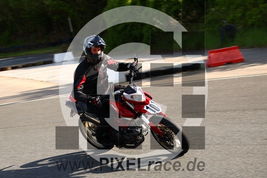 0101-20250510_02051 | Schöne Erinnerungen an spannende Momente - das festzuhalten ist unser Job. PIXELrace.de ist seit 2003 auf den Rennstrecken Europas unterwegs um die Action draußen beim Fahren und die wunderbare Stimmung imm Fahrerlager für euch einzufangen.