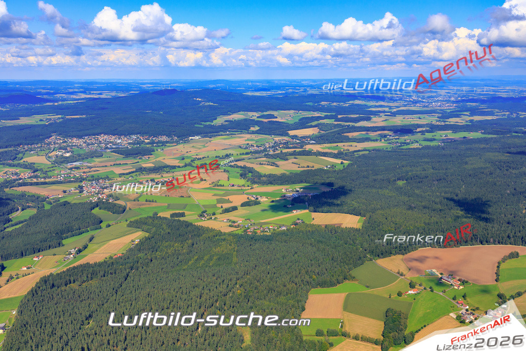 Die Luftaufnahme Lochau - Pullenreuth wurde 2017 mittels Flugzeug (keine Drohne) erstellt. Perfekte Schärfe und Druck- Auflösung- Garantiert!
