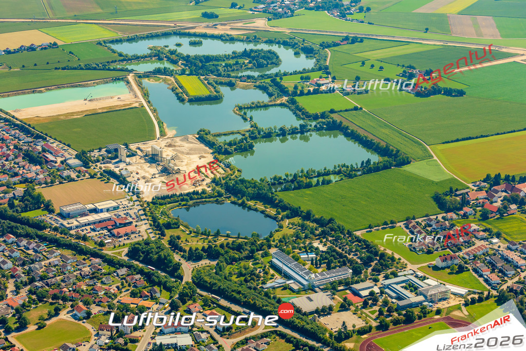 Schrägluftbild  Schlupfing  Pocking - Das Luftbild wurde 2025 vom UL-Flugzeug heraus erstellt ( keine Drohne ) - Hochauflösende Luftaufnahme -Nicht vergleichbar mit Google Maps oder Satelittenbilder- Die Geschenkidee !Mit Lizenz und Bildrechte bestellbar
