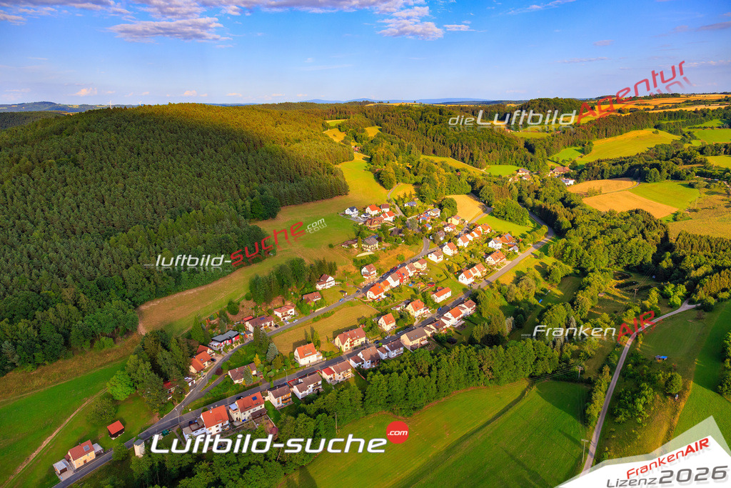 Die Luftaufnahme der Stadt Weissenbrunn wurde vom UL-Flugzeug heraus erstellt ( keine Drohne )- hohe Auflösung für beste Qualität