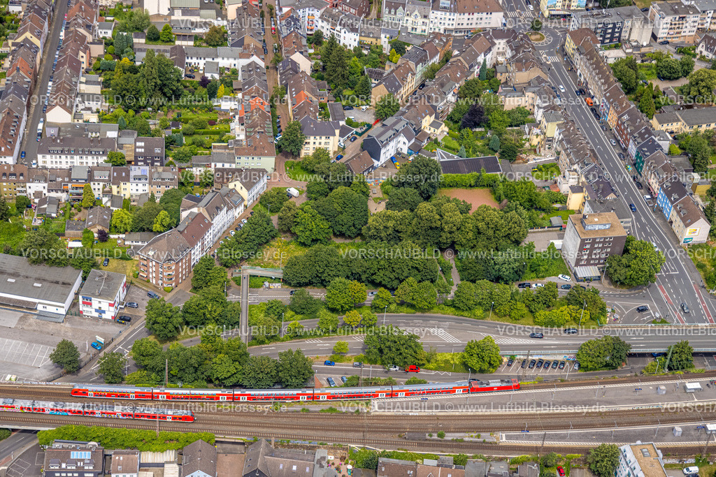 Muelheim240703008 | Luftbild, Park grüne Lunge zwischen Charlottenstraße und Parallelstraße, geplante Bebauung, Mülheim Hbf Hauptbahnhof mit S-Bahn, Altstadt II, Mülheim an der Ruhr, Ruhrgebiet, Nordrhein-Westfalen, Deutschland
