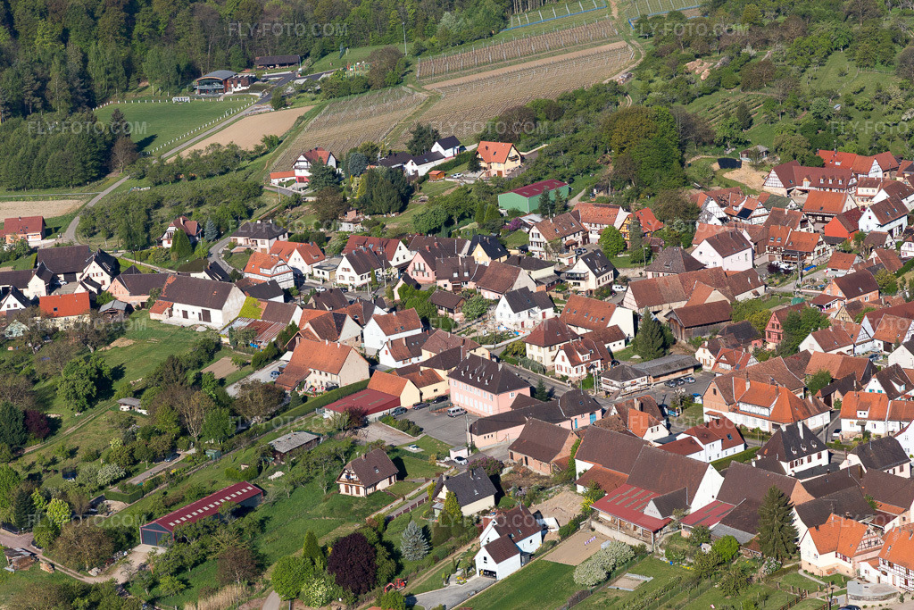 Aerial view: View of the town in Rott in the state Bas-Rhin, France.Photo: IMG_099299.jpg taken on 04/30/2017 by Werner Riehm/FLY-FOTO.comResolution of the original: 5472 x 3648 px