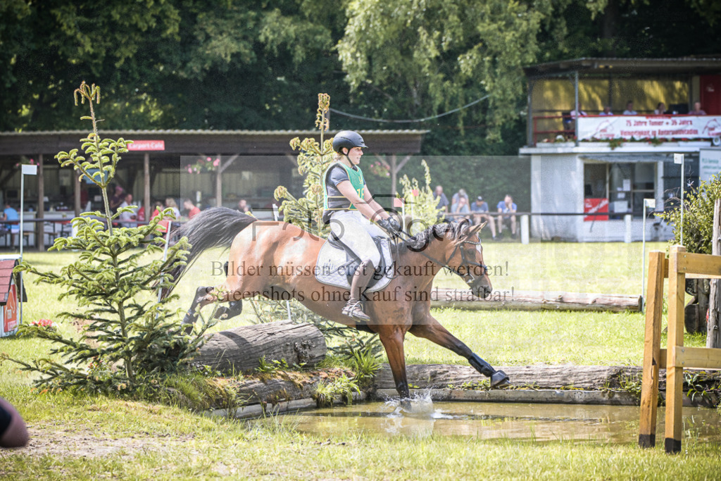 DOS_8299 | Entdecke hochwertige Reitturnierfotos von Foto Oger. Professionell, emotional und authentisch – jetzt Lieblingsmomente im Shop bestellen.Deutschlandweite Turnierfotografie. - Realisiert mit Pictrs.com