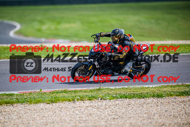 MaZZes_FotoMatrix_220506_91243 | Fotograf Mathias Schmid
Sportfotograf,
Eventfotograf,
Hochzeitsfotograf,
Portraitfotograf