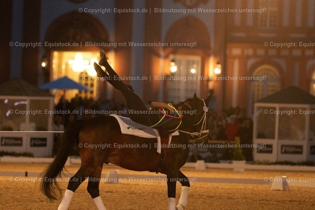 20230527_Voltigieren_NASPA_Flutlicht_0665 | equistock