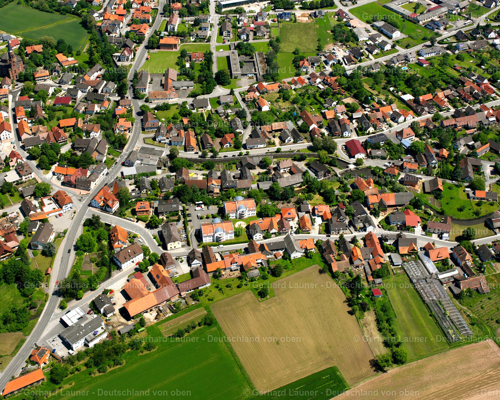 2626143 | RHEINBISCHOFSHEIM 09.06.2006 Ortsansicht am Rande von landwirtschaftlichen Feldern und Nutzflächen  in Rheinbischofsheim im Bundesland Baden-Württemberg, Deutschland // Village view on the edge of agricultural fields and land  in Rheinbischofsheim in the state Baden-Wuerttemberg, Germany Foto: Gerhard Launer